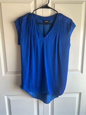 ✨ Simply Vera Vera Wang Vibrant Royal Blue V-Neck Blouse - Size XS ✨